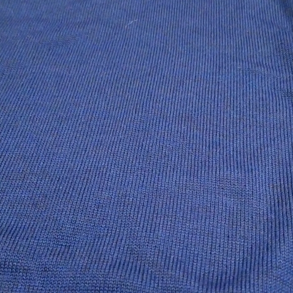 100% Merino Wool Sweater by Fiji - Picture 2 of 4